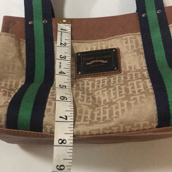 Tommy Hilfiger American Classic Purse - inside zipper and 4 outside comp… - Picture 7 of 16